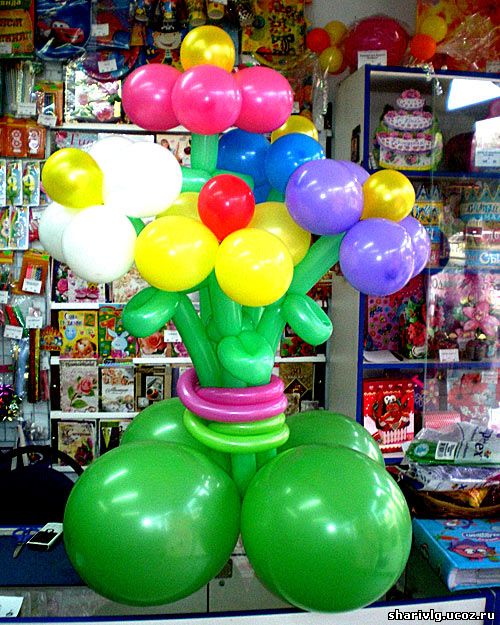 Букет разноцветных цветов из воздушных шаров
