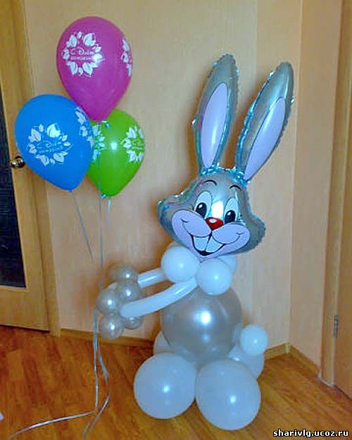 Фигура из воздушных шаров - Заяц с шариками