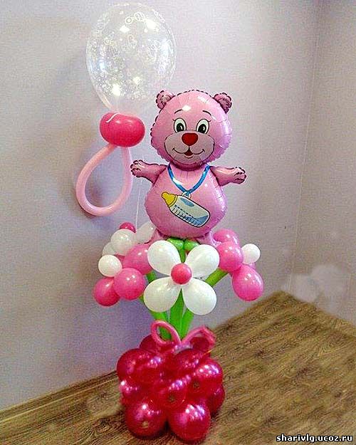 Композиция из воздушных шаров - Мишка на цветах